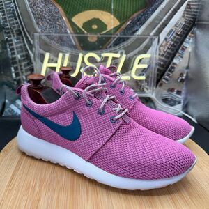 Nike Roshe Run Low Pink Violet Navy Women’s Running shoes Sz 8
